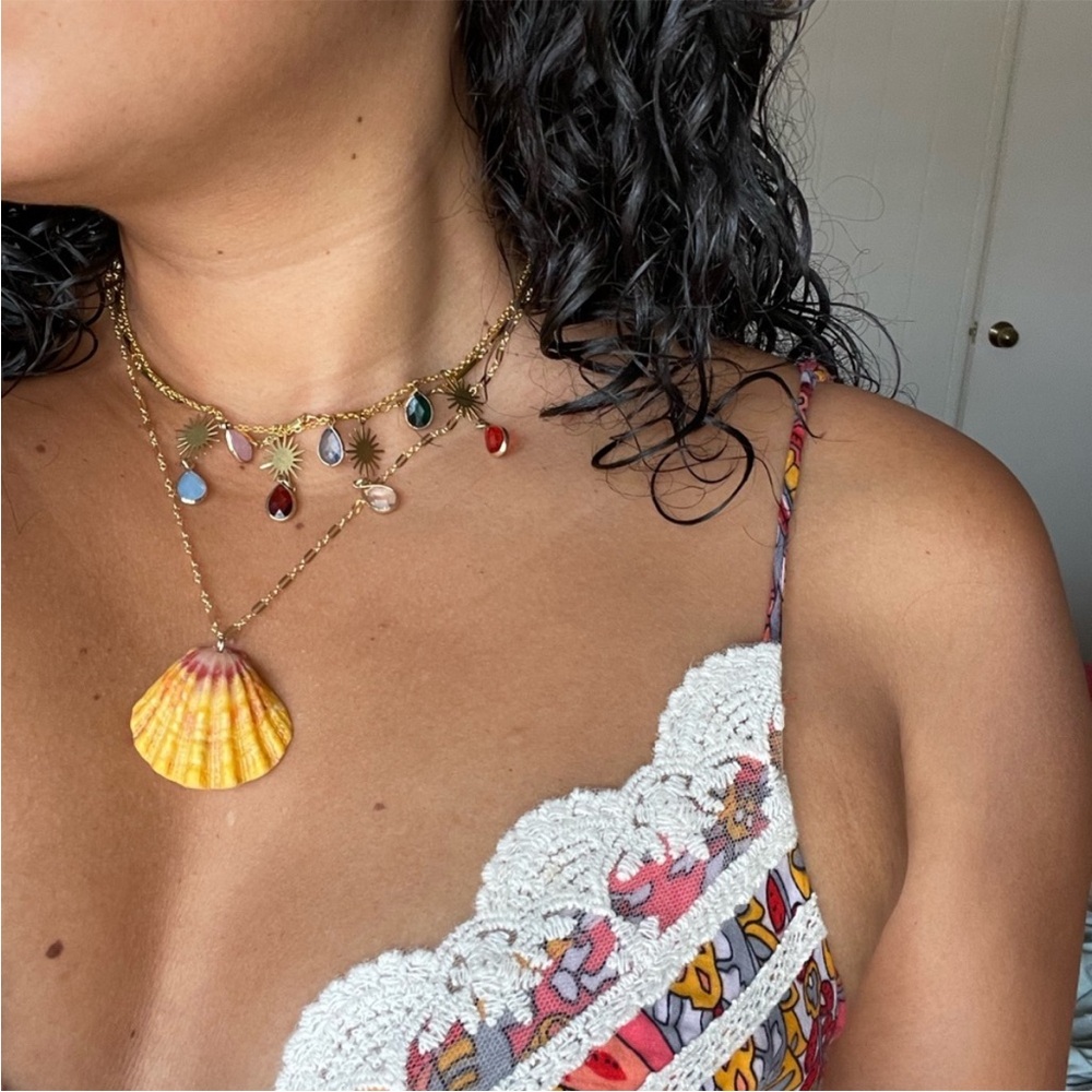 Gold Hawaiian SunriseShell Pendant Necklace - Picture 2 of 2